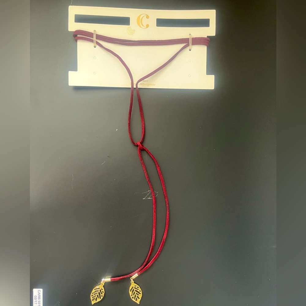 ✨Mix & Match: 2/$10, 5/$20 + more!✨ Maroon suede choker